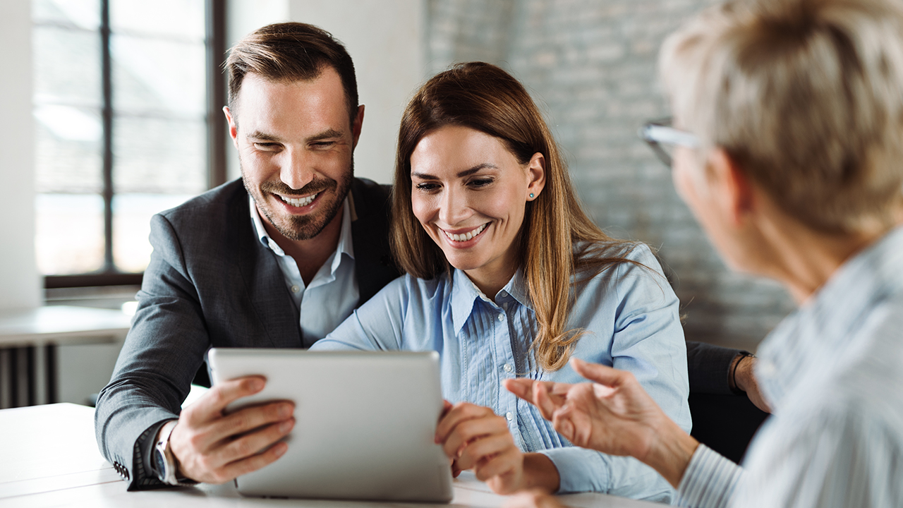 Navigating the Future of Insurance: The Strategic Imperative of Cloud Migration 