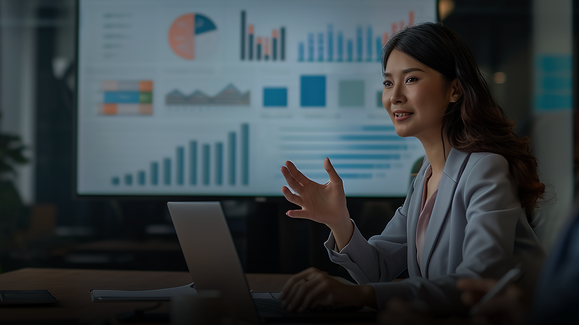 Hexaware PaymatiX™: Data Analytics and Visualization in Banking