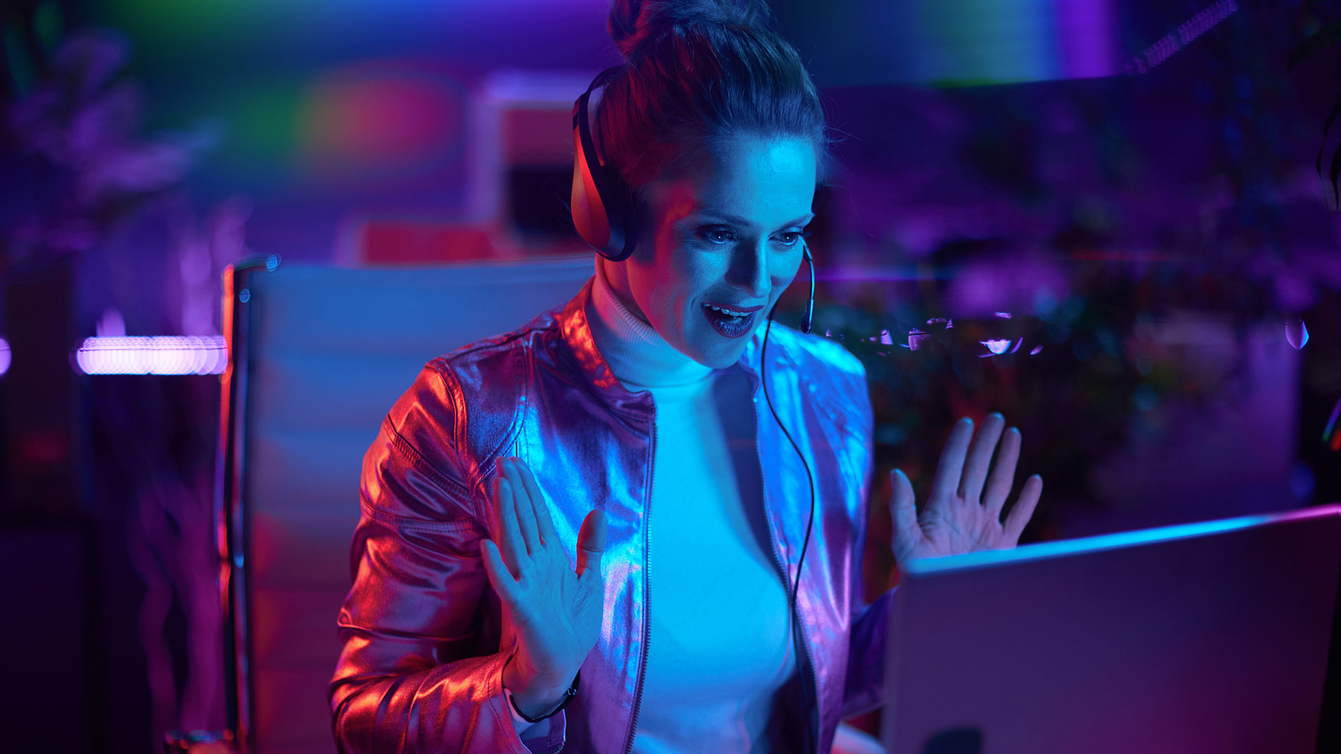 AI Contact Center vs Traditional Contact Center: A Complete Comparison